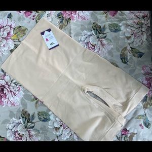 Empetua/Shapermint shapewear. High waisted thigh short.